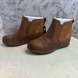 SOREL Womens Evie Velvet Tan Chelsea Boots Size 8.5